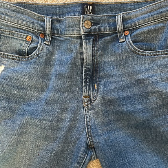 Gap Mid Rise Rip and Repair Girlfriend Jean - Picture 2 of 4